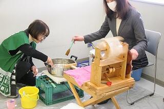 世界遺産　座繰り体験